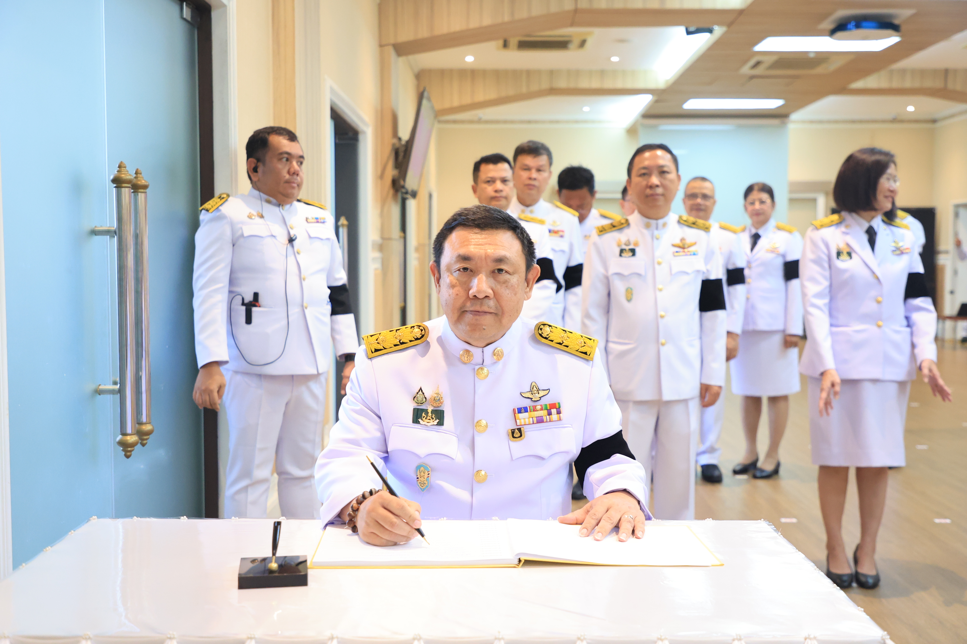 title - เลขาธิการ ส.ป.ก. ลงนามถวายพระพร สมเด็จพระนางเจ้าฯ พระบรมราชินี เนื่องในโอกาสวันเฉลิมพระชนมพรรษา 48 พรรษา 3 มิถุนายน 2568 ณ กระทรวงเกษตรและสหกรณ์